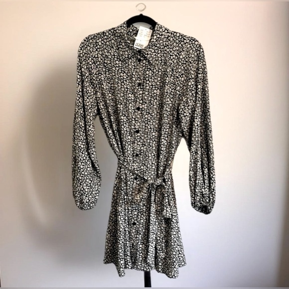 H&M Dresses & Skirts - NWT H&M beautiful fall knee length dress - size small